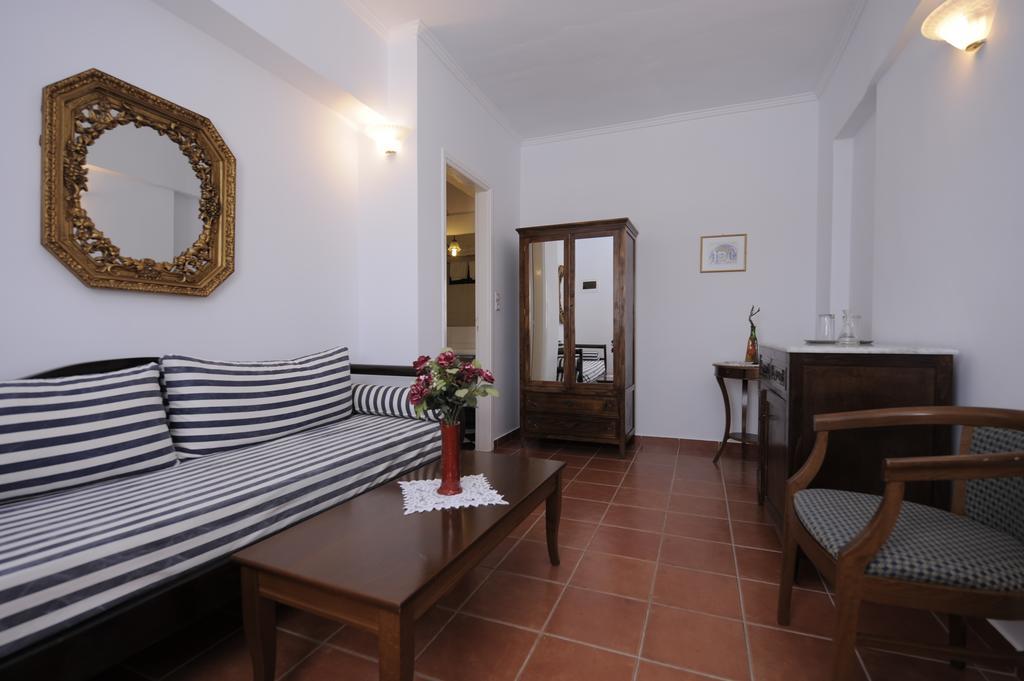 Hotel Papadakis Naousa Quarto foto